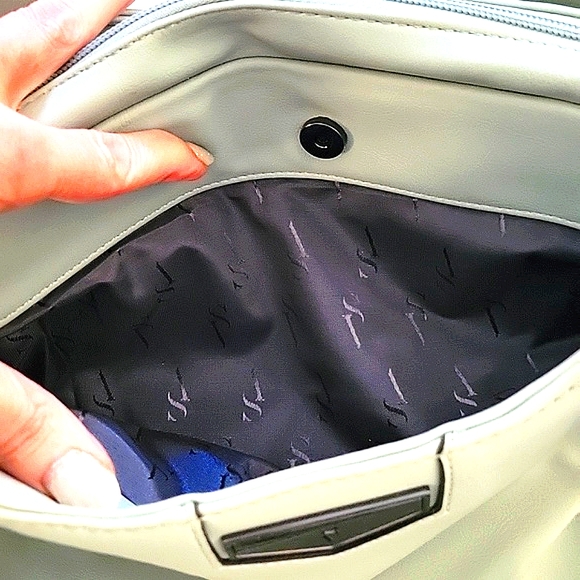 Simply Vera Wang Hand/Shoulder Purse - Picture 10 of 10